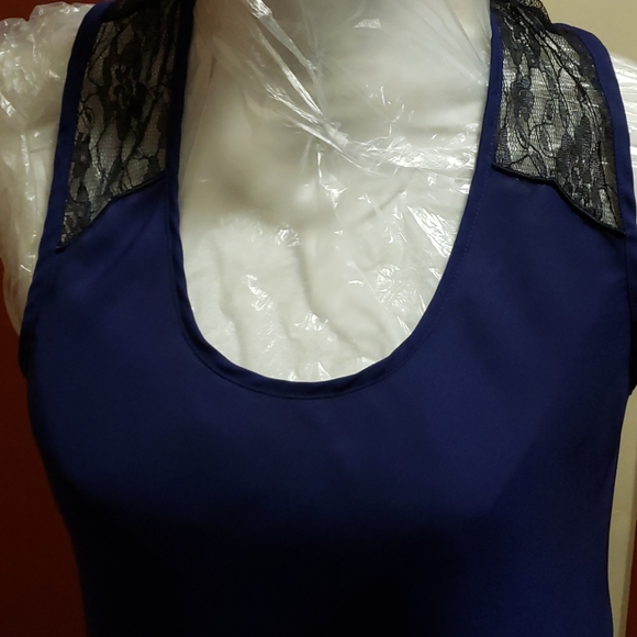 AQUA BLUE SLEEVELESS TOP SIZE MEDIUM - Picture 3 of 12